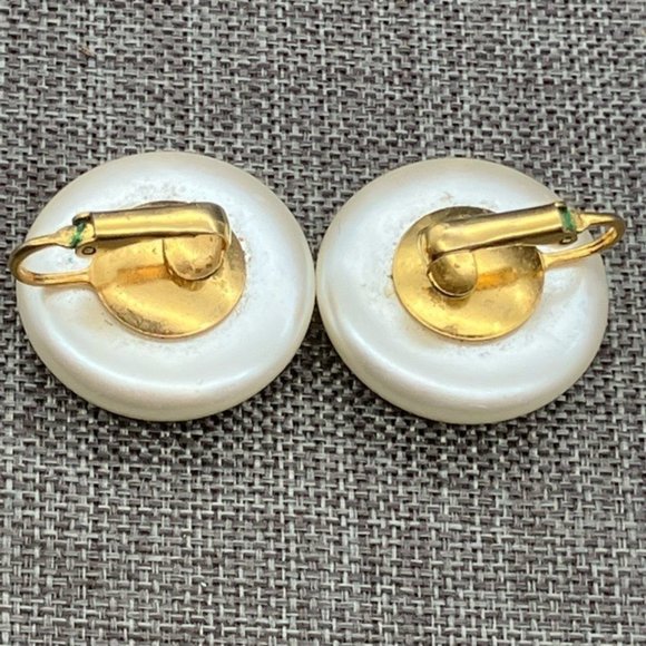 Clip On Earrings Pearl Cream Round Gold Domed Edge Vintage Granny Soft Girl - Picture 3 of 5